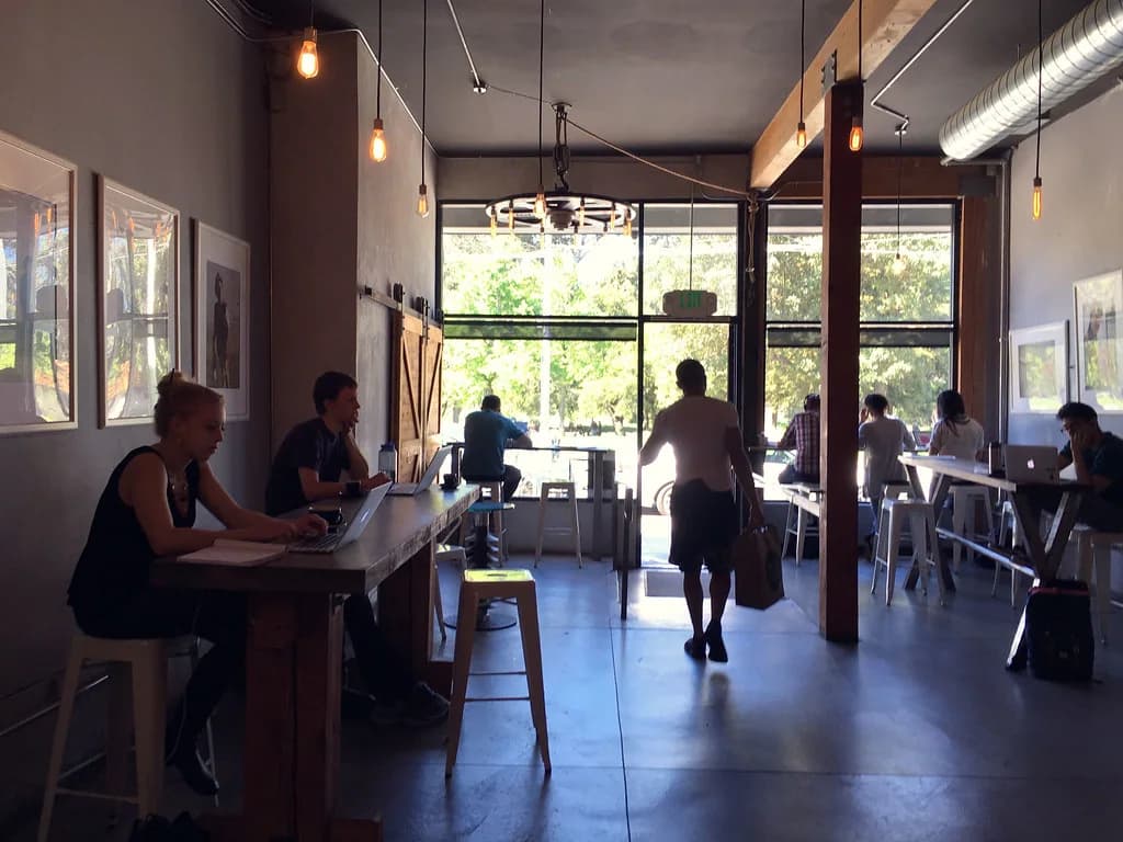 Flywheel Coffee Roasters’ Haight flagship at 672 Stanyan St (2016). Steam Pipe Trunk Distribution Venue · CC BY 2.0 · Flickr. Adapted: cropped, resized and converted to WebP.