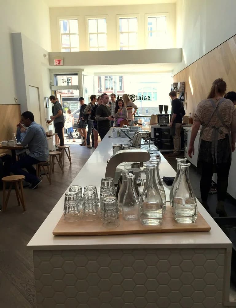 Saint Frank Russian Hill interior at 2340 Polk St (2015). Bex Walton · CC BY 2.0 · Flickr. Adapted: cropped, resized and converted to WebP.