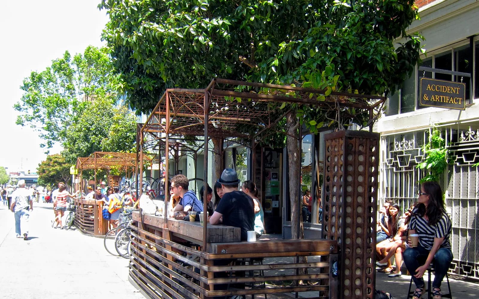 Four Barrel Coffee’s Valencia Street parklet (2012). SF Planning (KC) · CC BY-SA 2.0 · Flickr. Adapted: cropped, resized, WebP; derivative CC BY-SA 2.0.